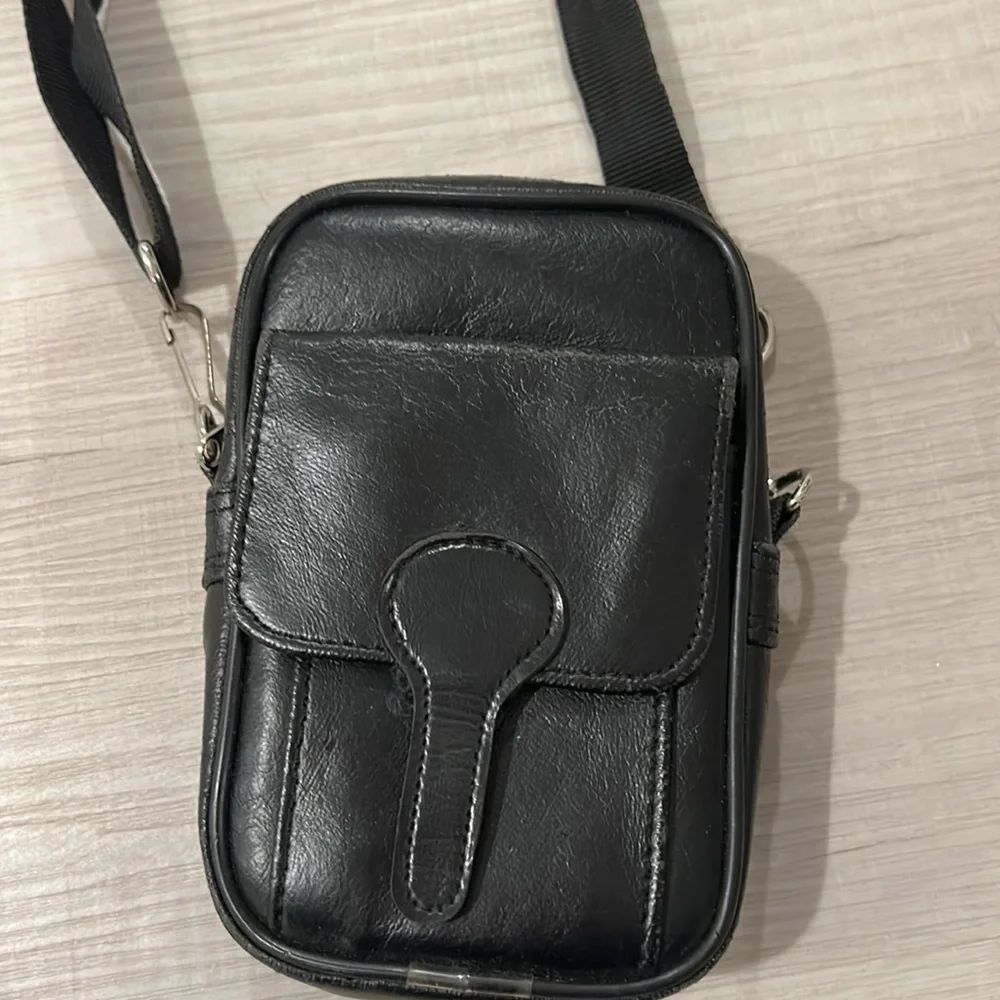 Camera case in black adjustable strap